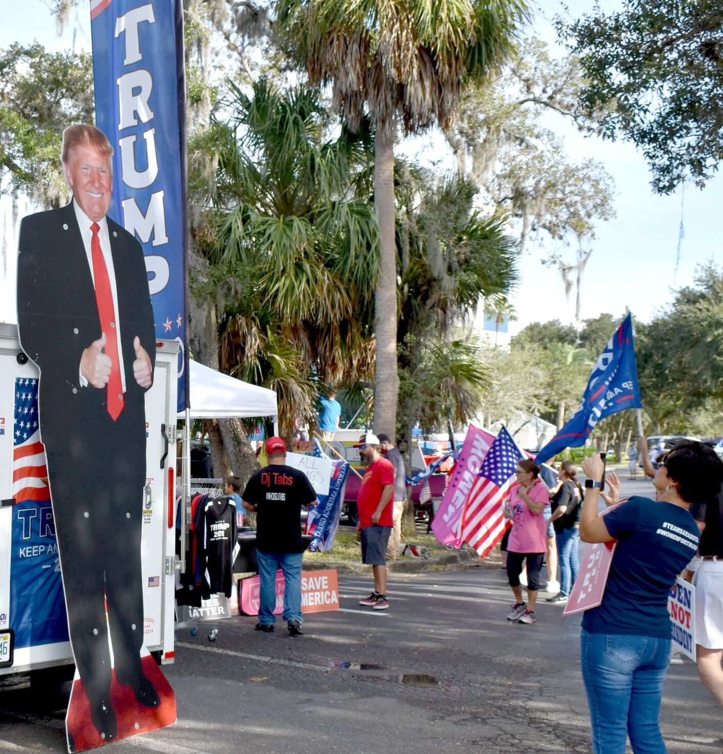 President Trump flag waving rally at SunTrust
